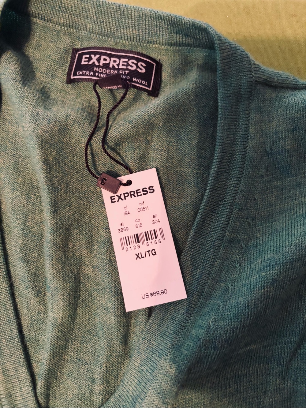 Bundle 3! Express Men’s Merino Wool V-Neck Sweaters XL NWT - Picture 2 of 4